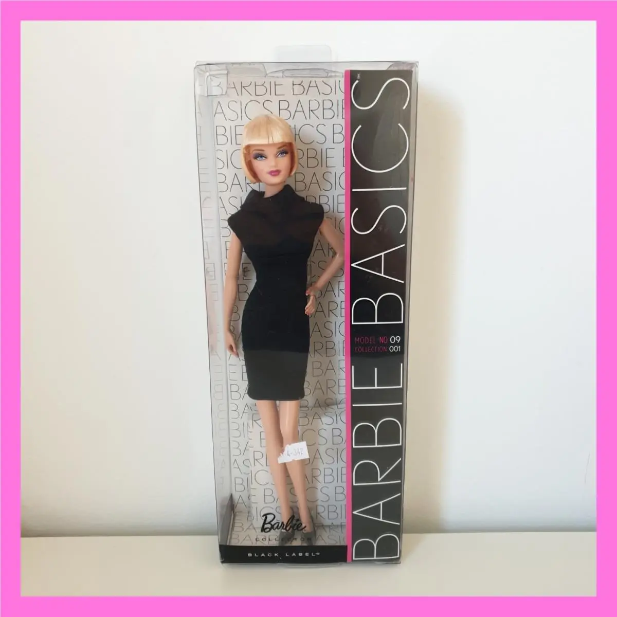 Barbie Basics 2009 Model 09 Collection 001 Doll Blonde Hair Black Label R9922
