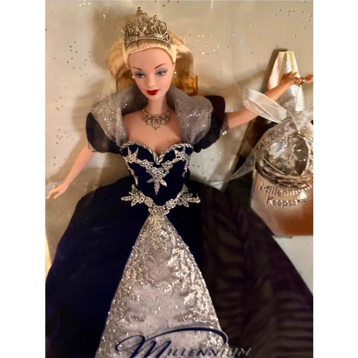 Barbie Happy Holiday: “1999” Blue Velvet with Silver 2000 Ornament 24154 Nrfb