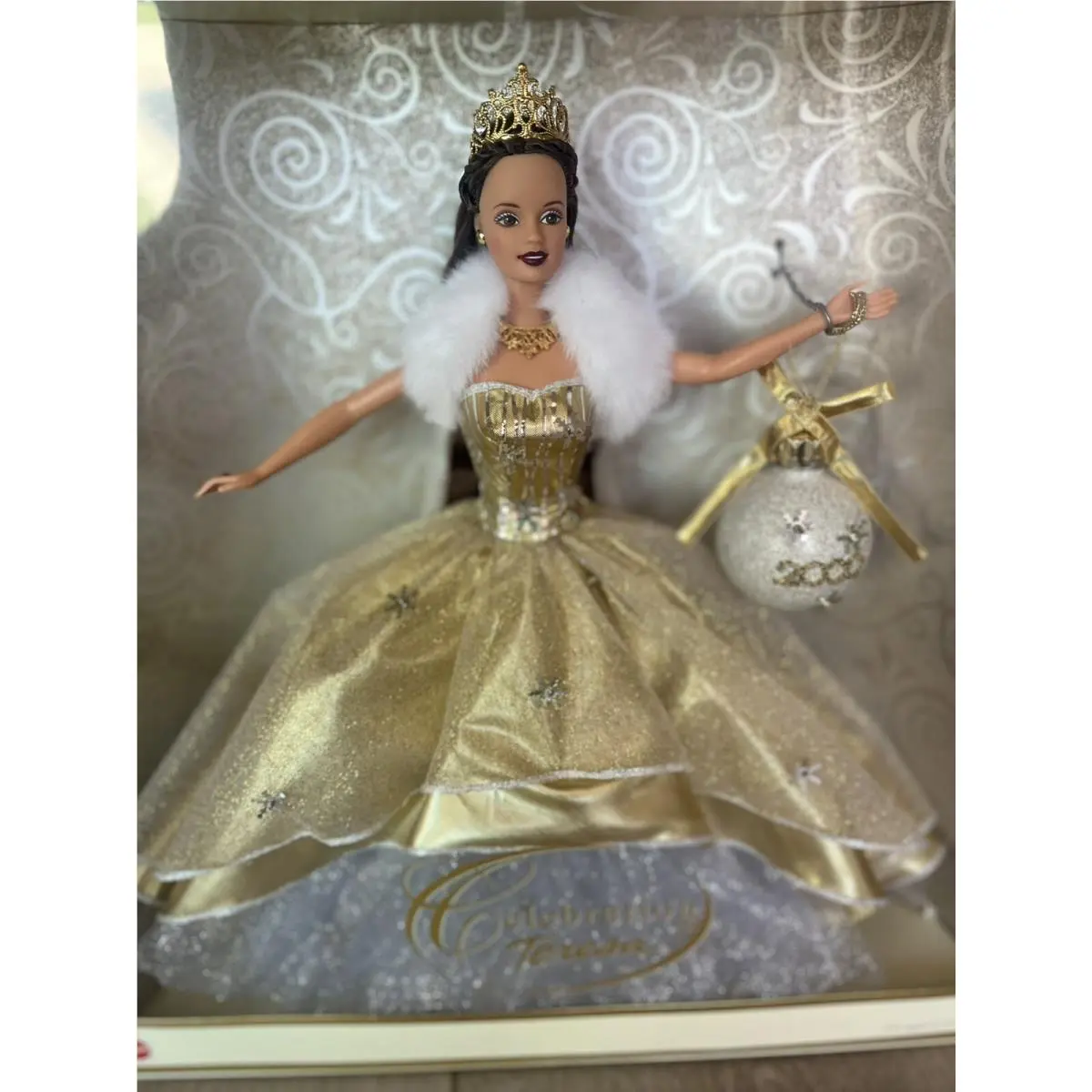 2000 Celebration Teresa Barbie Christmas Year’s Sparkle Gold Mattel 29081