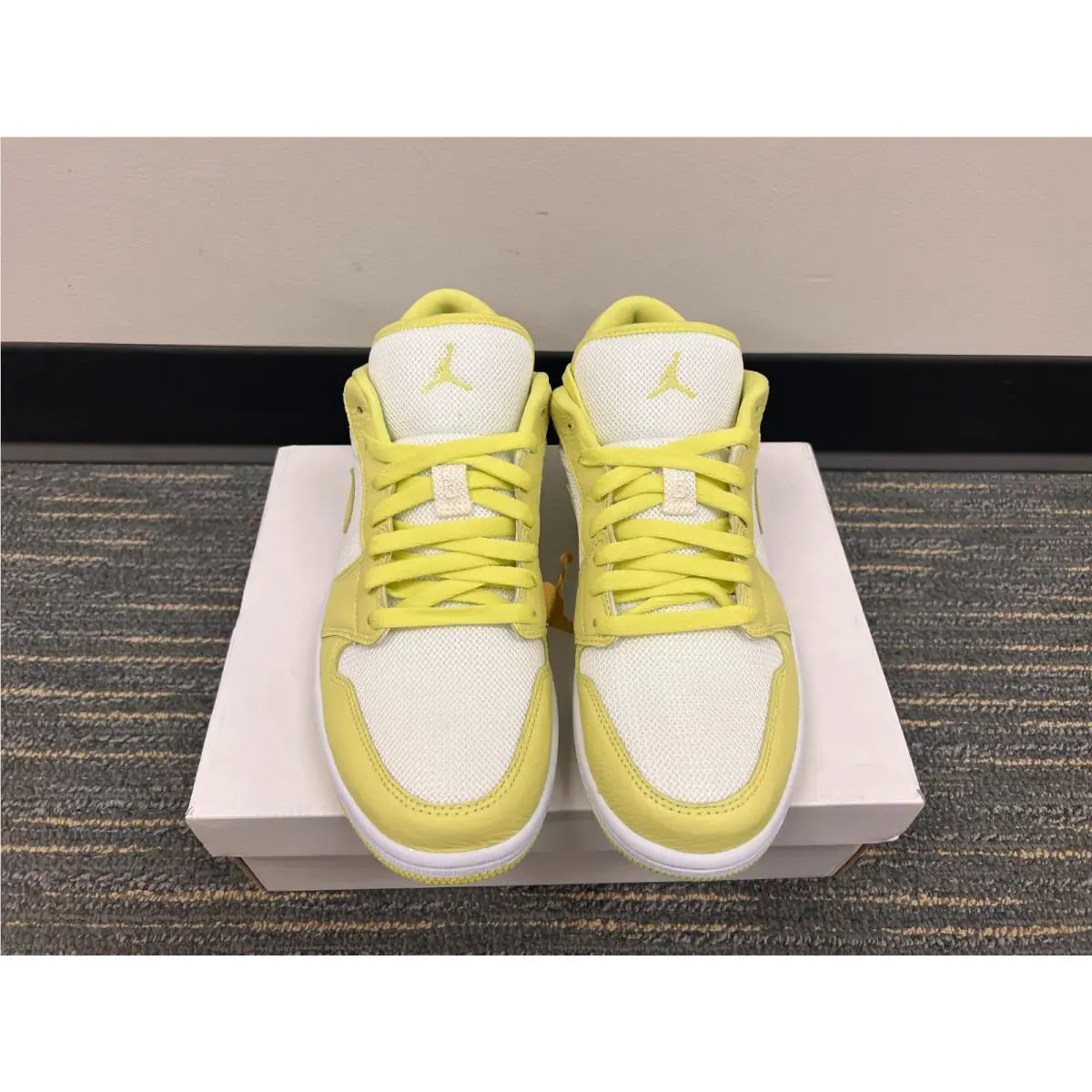 Nike shoes - Nike Air Jordan 1 - Air - Yellow 0