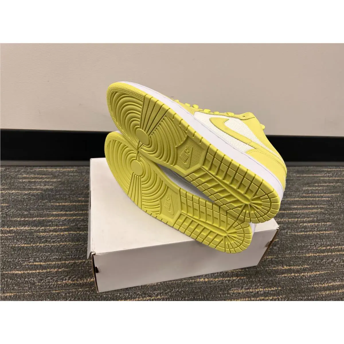 Nike shoes - Nike Air Jordan 1 - Air - Yellow 3