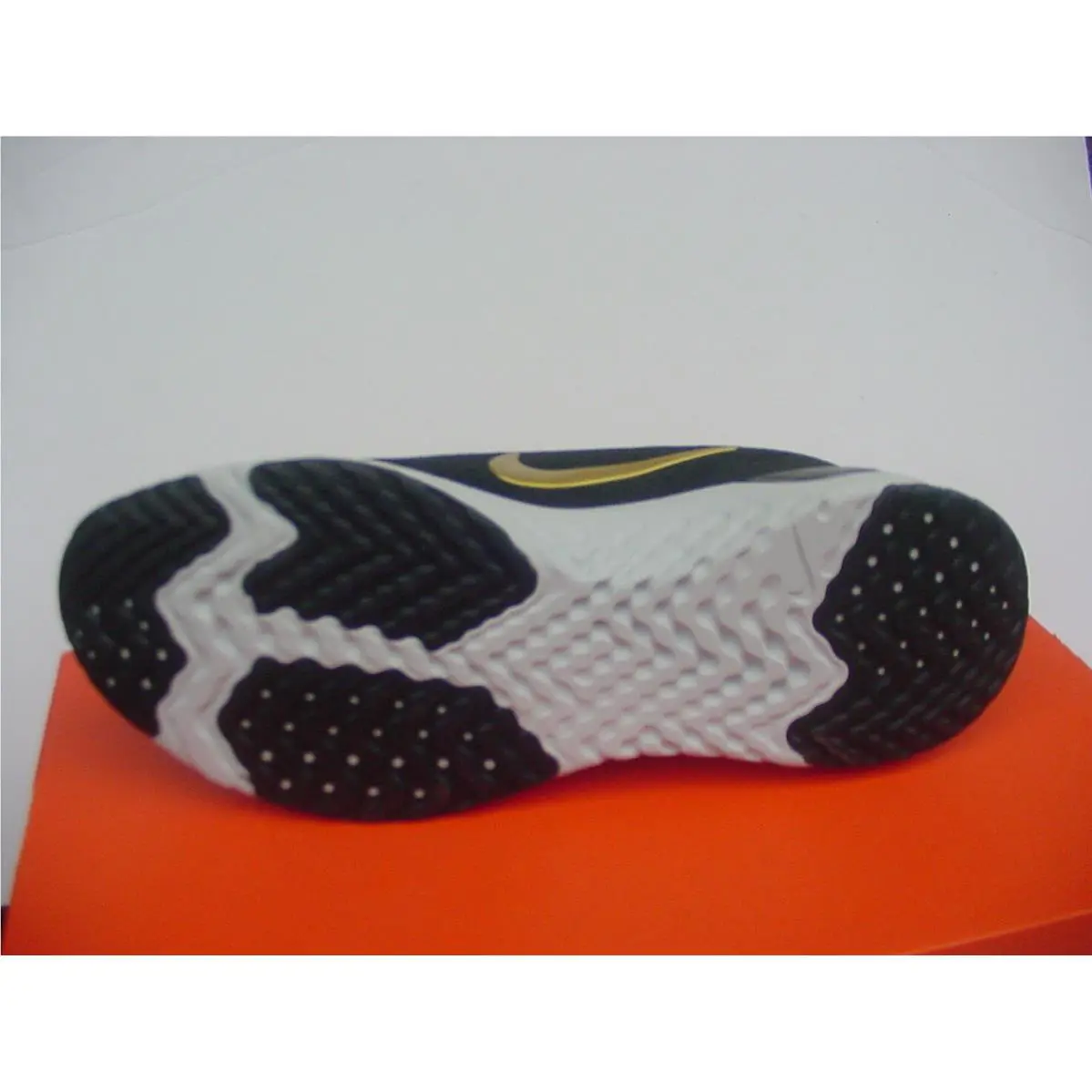 Nike shoes - AO9820011 - AO9820-011 - Black/Metallic Gold 3