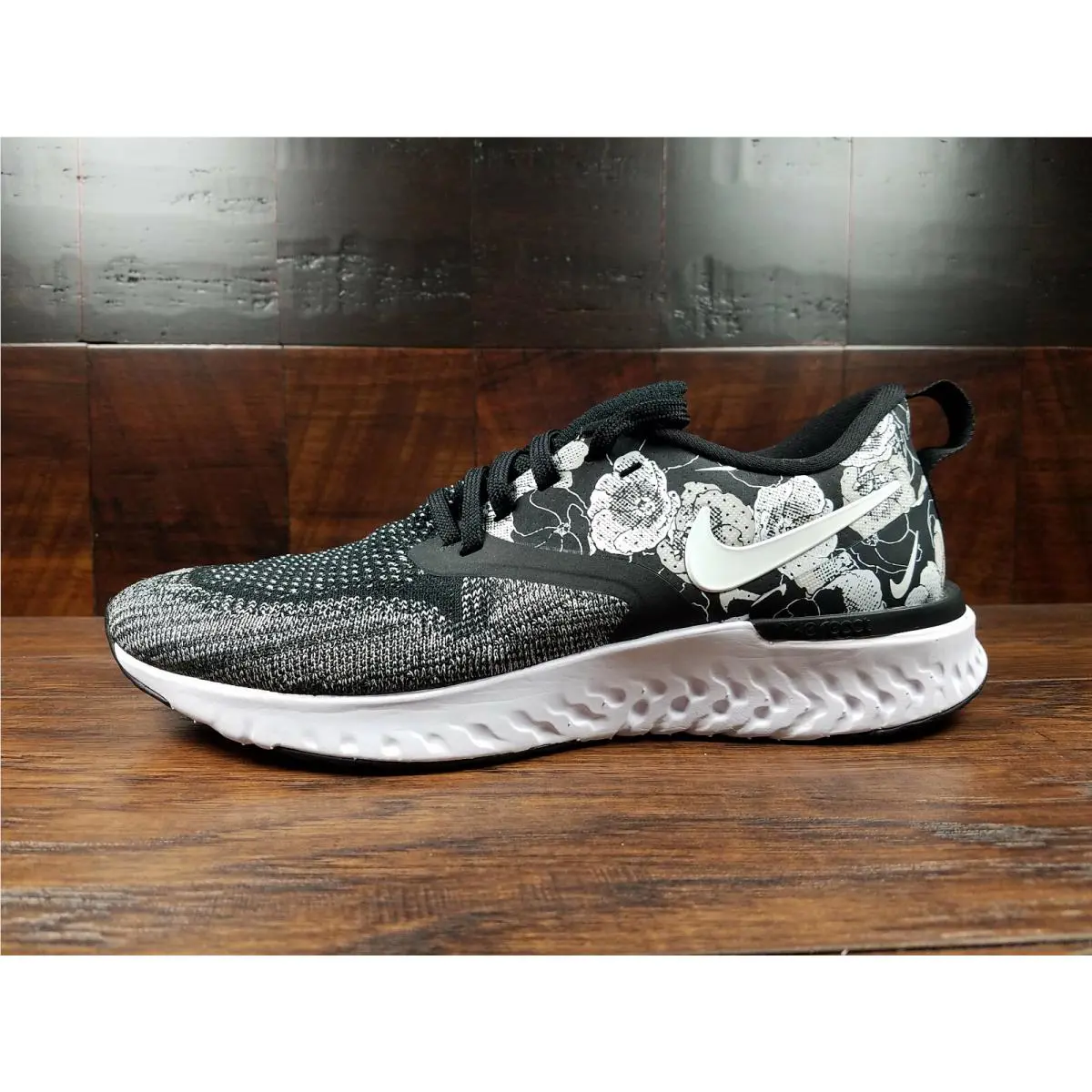Nike shoes - Nike Odyssey React - Odyssey React - AV6258-001 - Black / White 4