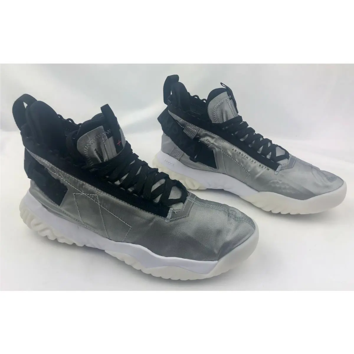 Nike shoes - Metalic Silver 1