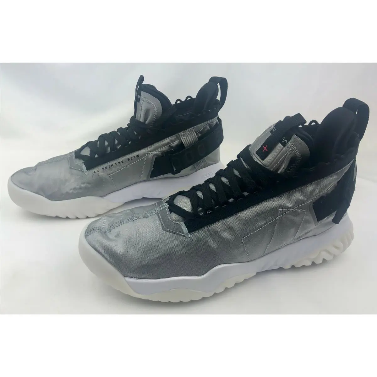Nike shoes - Metalic Silver 4