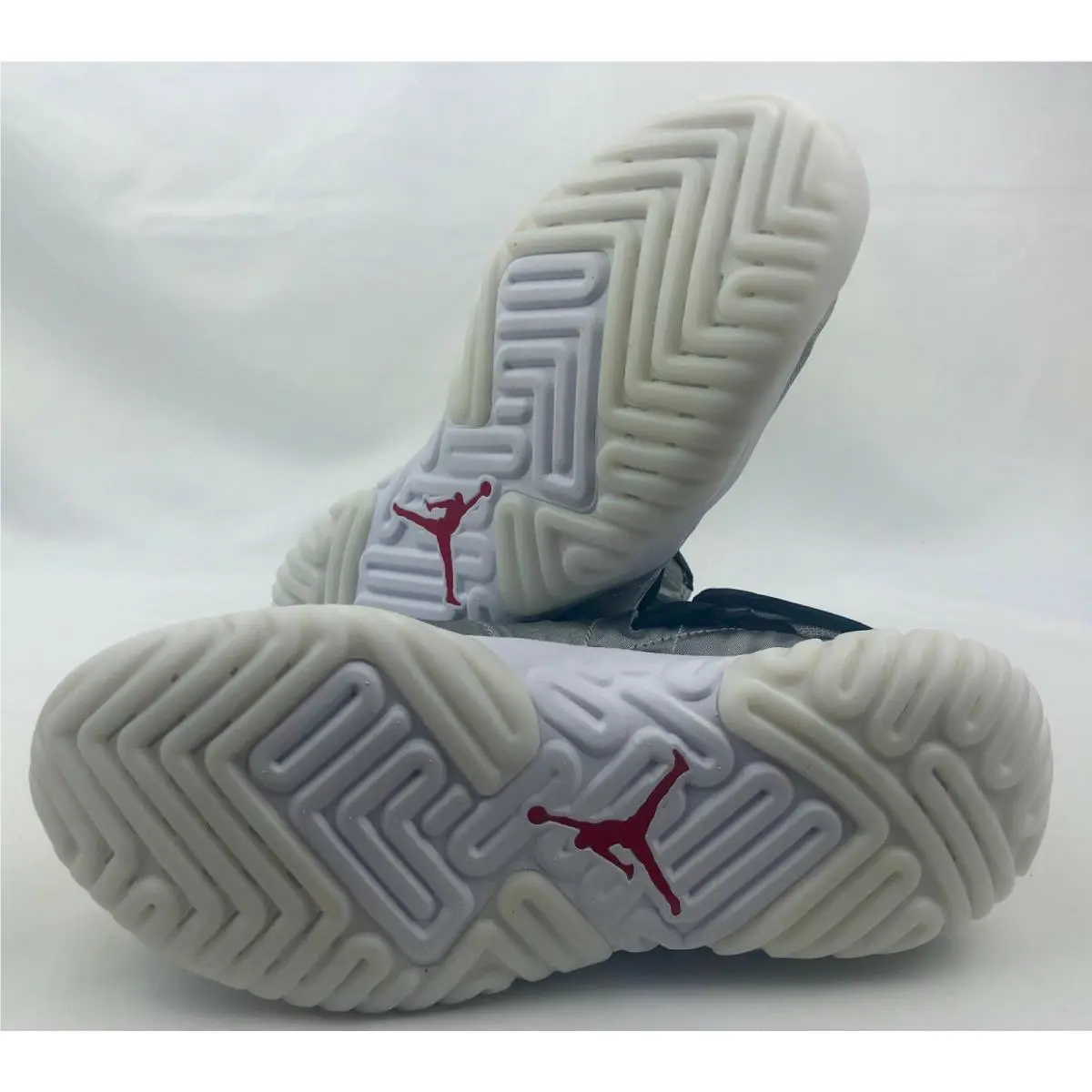 Nike shoes - Metalic Silver 7
