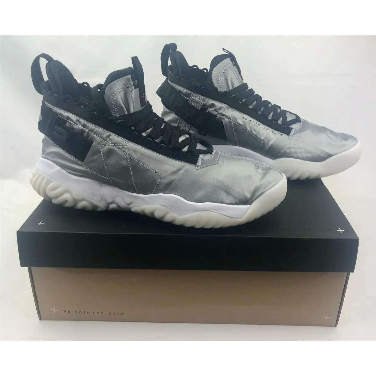 Nike shoes - Metalic Silver 8