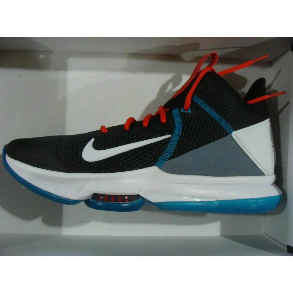 Nike shoes LeBron Witness - BLACK/WHITE CHILE RED 3