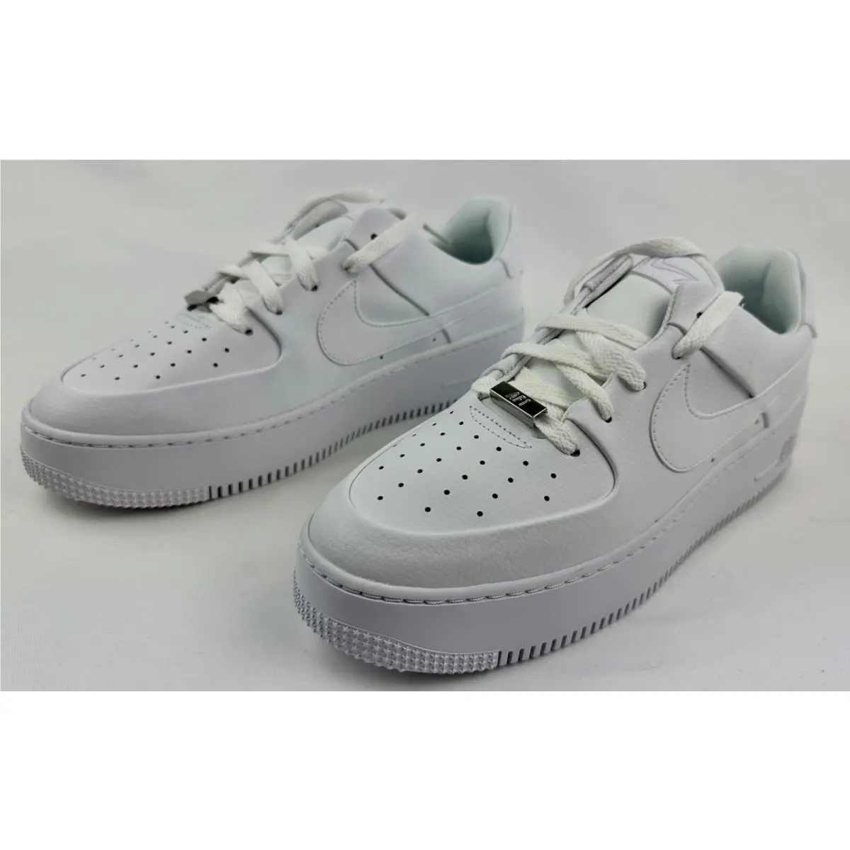 Nike shoes - White 4