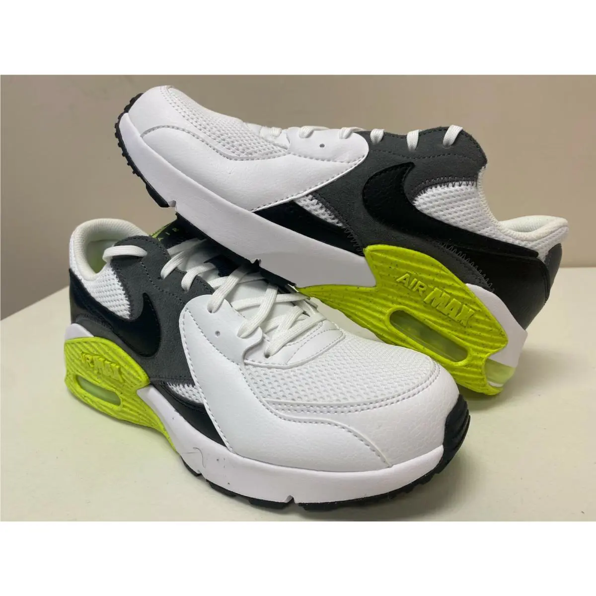 Nike shoes - White 2