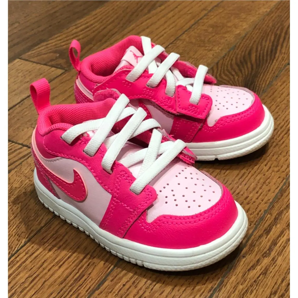 Nike shoes - Air Jordan 1 - Air - Pink 0