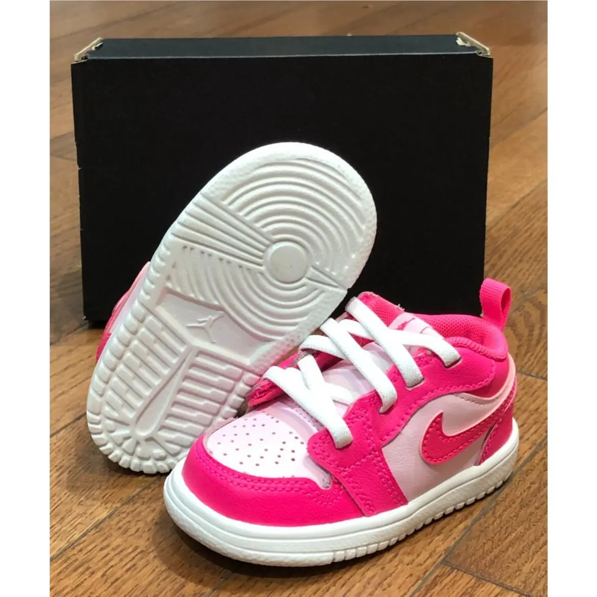 Nike shoes - Air Jordan 1 - Air - Pink 4
