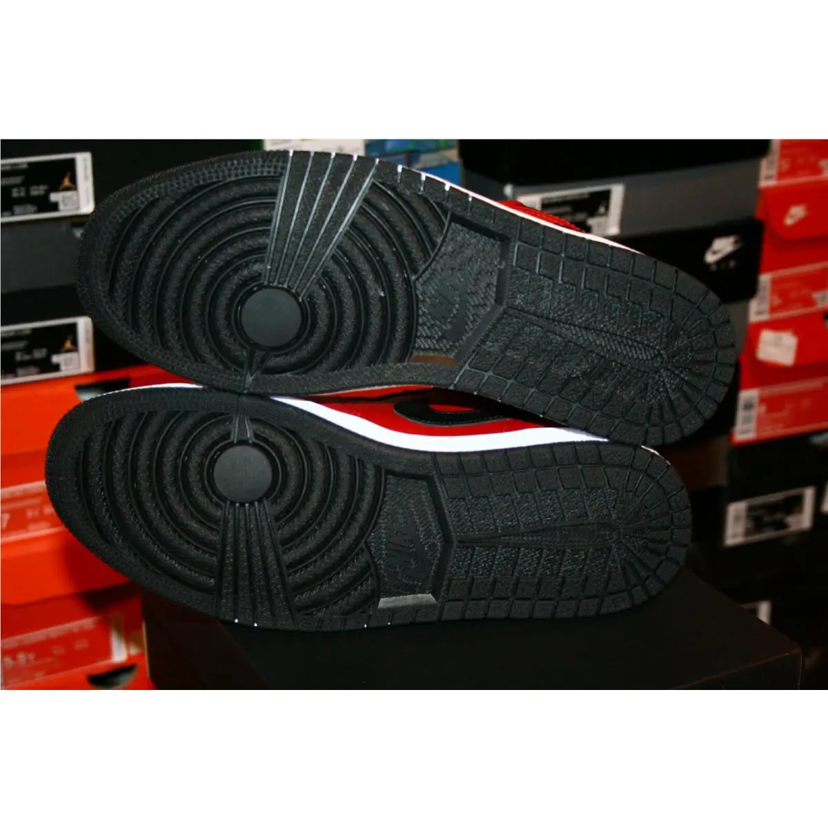 Nike shoes - Nike Air Jordan 1 - Air - 553558 605 - Red 3