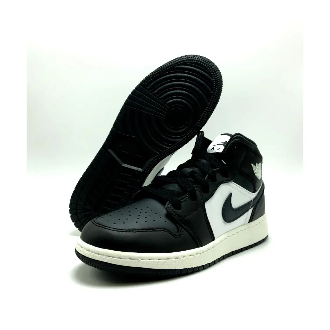 Nike shoes - Jordan Air 1 Mid GS - Black 4
