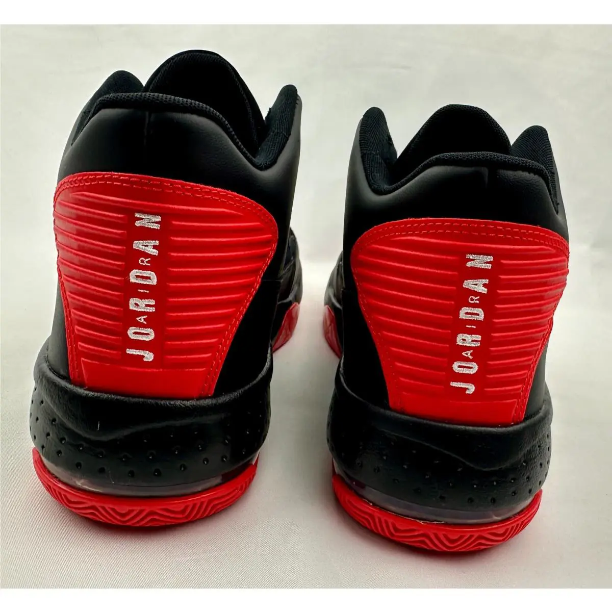 Nike shoes - Jordan Max Aura 2 - Max Aura - bred 15