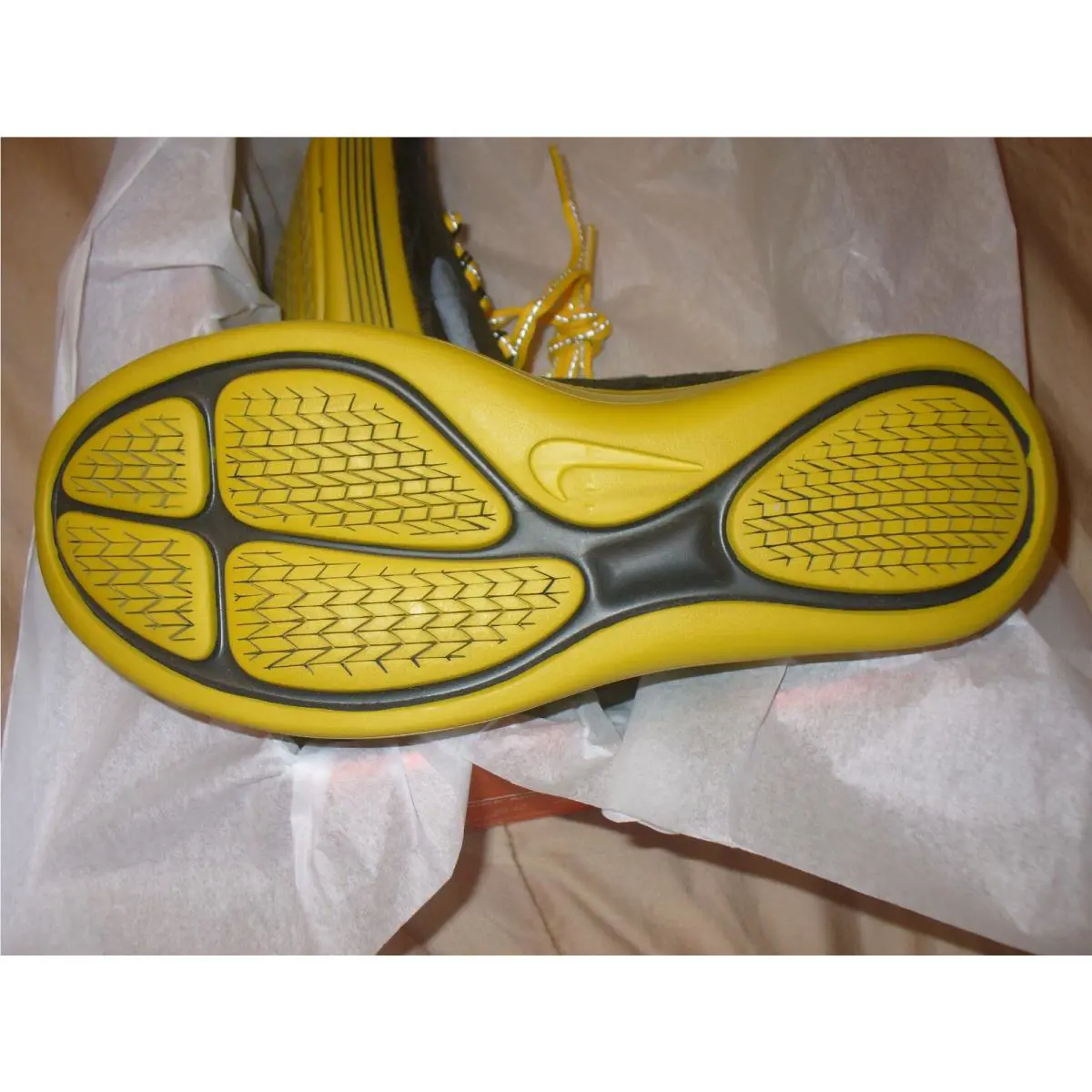 Nike shoes - Black/Gold 4