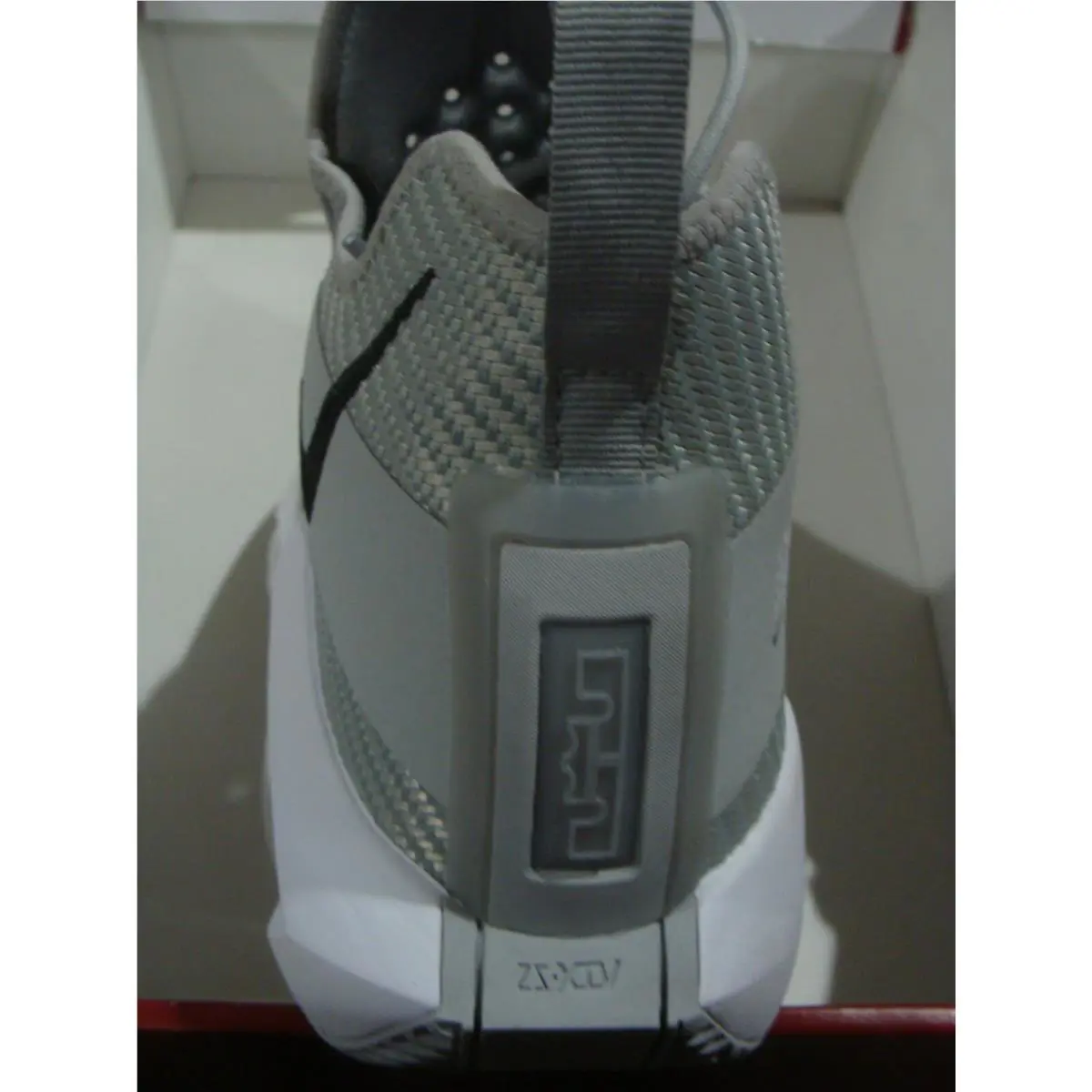 Nike shoes - FLT SILVER/BLACL/WHITE 4