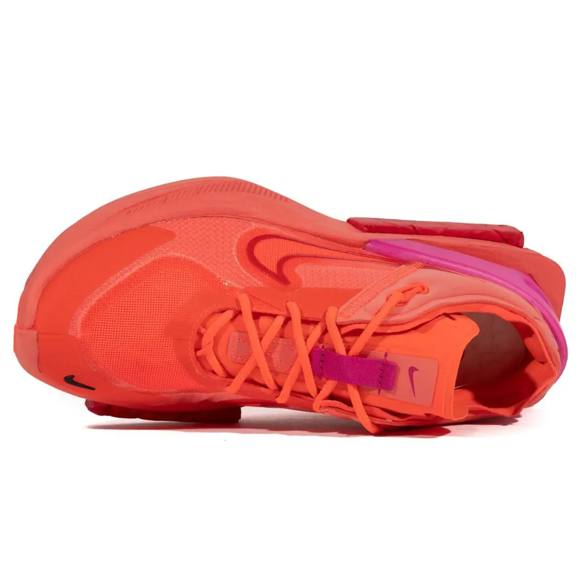 Nike shoes - University Red, Metallic Gold 3