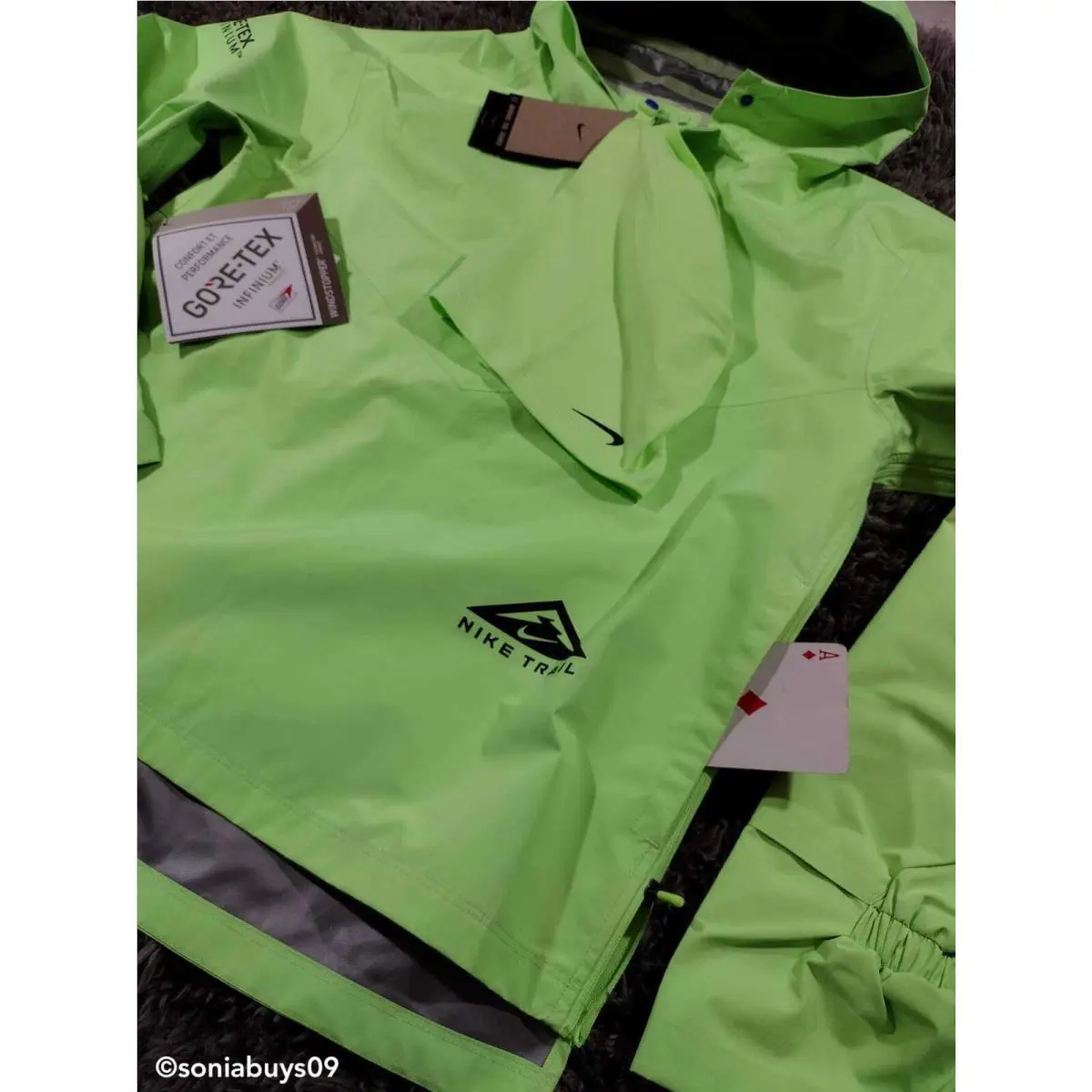 Nike clothing - GORE-TEX INFINIUM - INFINIUM - Neon 11