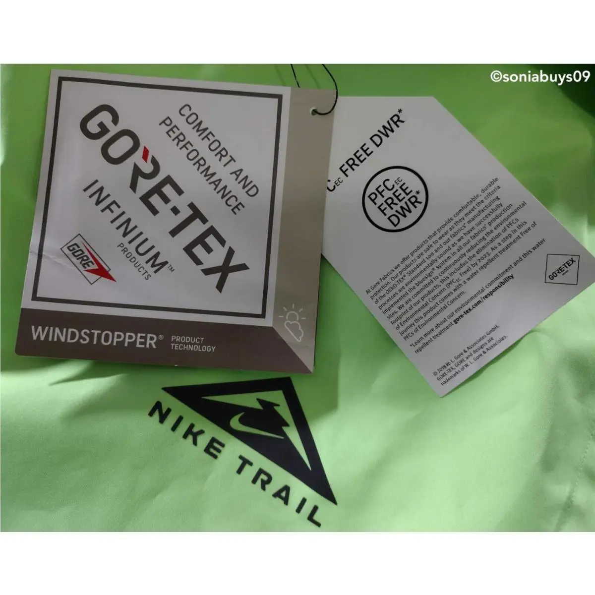 Nike clothing - GORE-TEX INFINIUM - INFINIUM - Neon 16