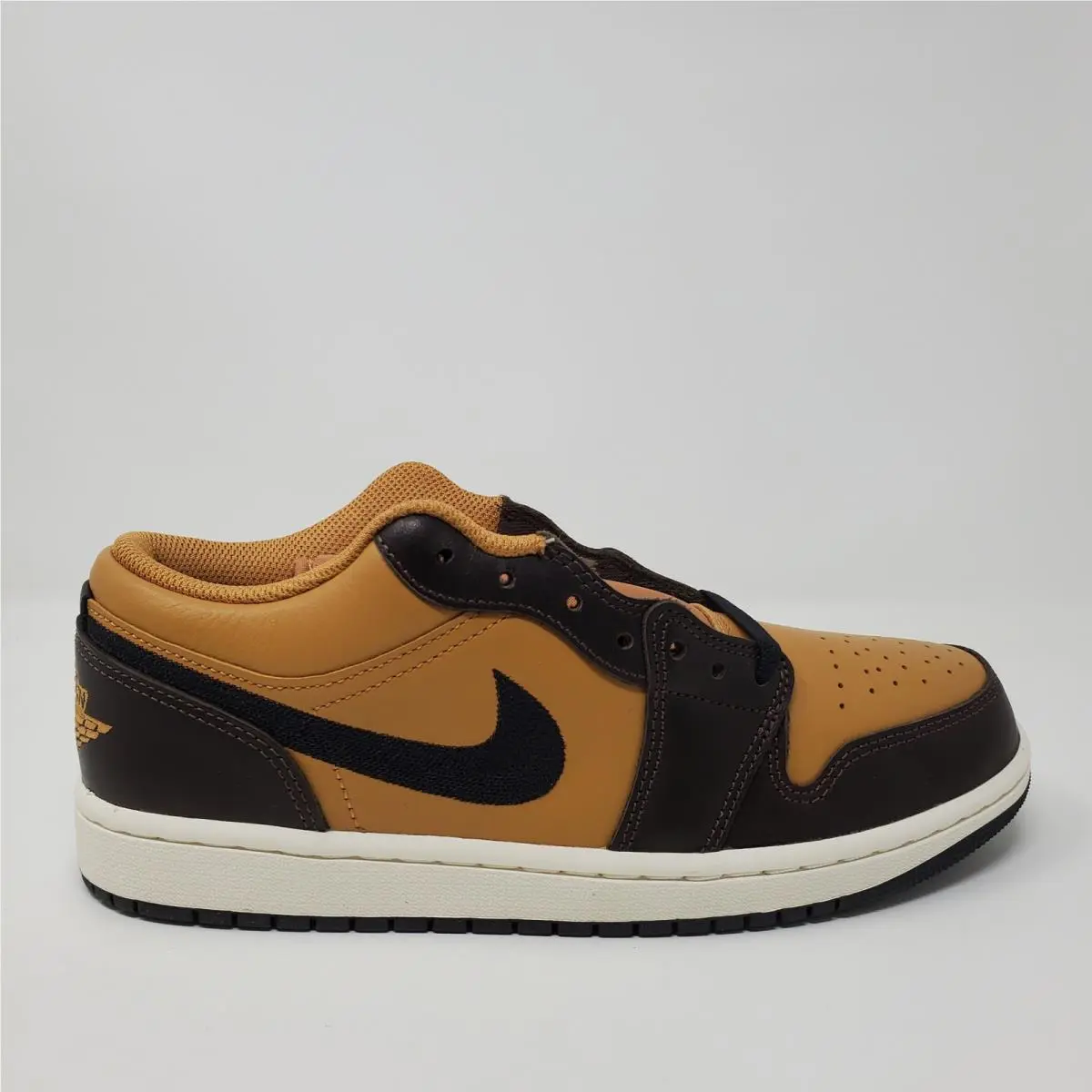 Nike shoes - Air Jordan 1 Low SE - HQ3603-201 - Brown 2