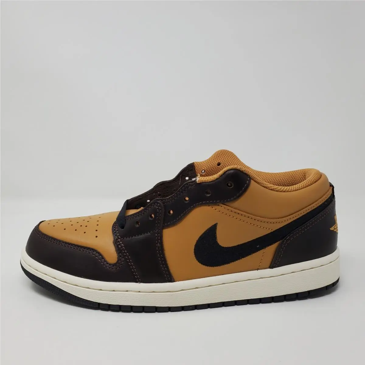 Nike shoes - Air Jordan 1 Low SE - HQ3603-201 - Brown 3