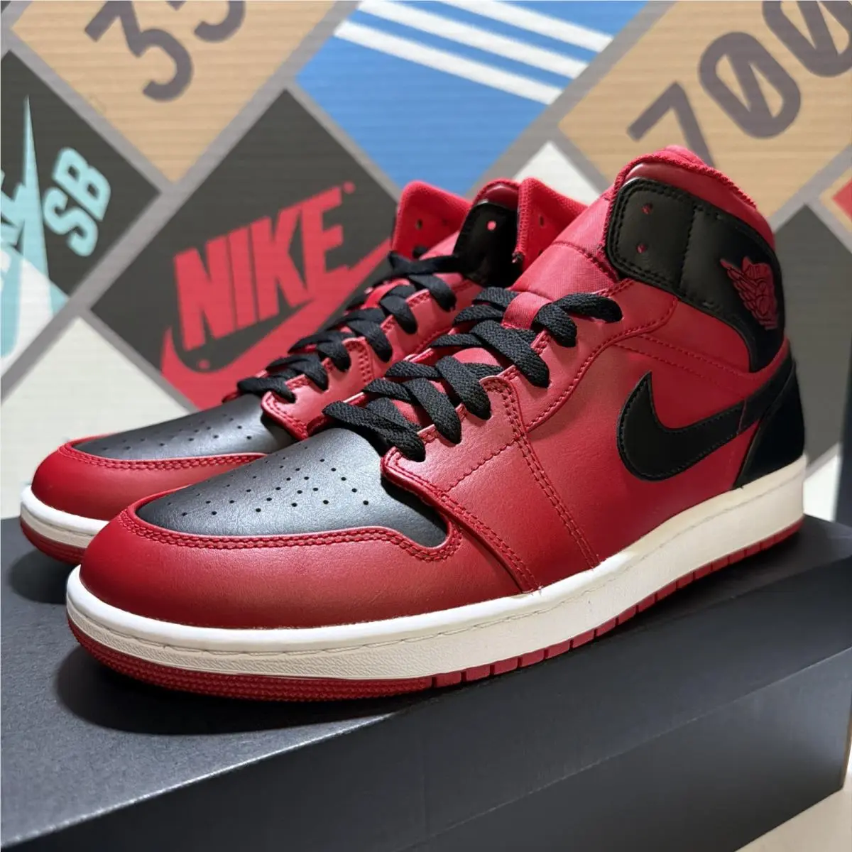 Nike shoes - Air Jordan 1 Mid - Air Mid - 554724-660 - Red (UPC: 0195866401945) 2