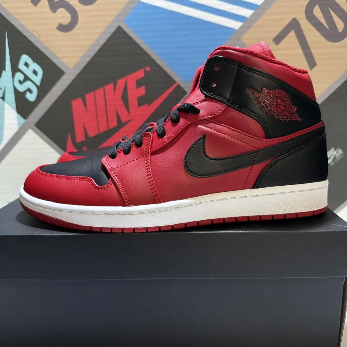Nike shoes - Air Jordan 1 Mid - Air Mid - 554724-660 - Red (UPC: 0195866401945) 3