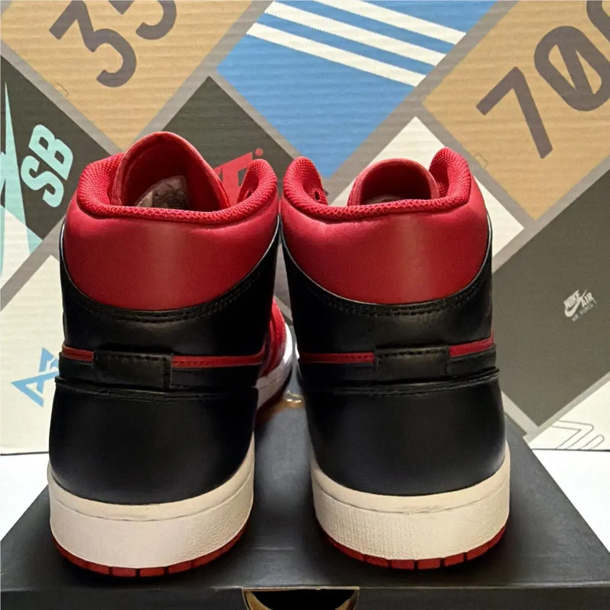 Nike shoes - Air Jordan 1 Mid - Air Mid - 554724-660 - Red (UPC: 0195866401945) 4