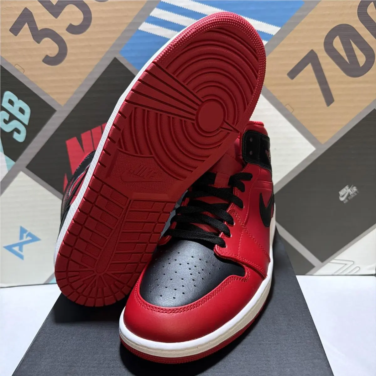 Nike shoes - Air Jordan 1 Mid - Air Mid - 554724-660 - Red (UPC: 0195866401945) 5