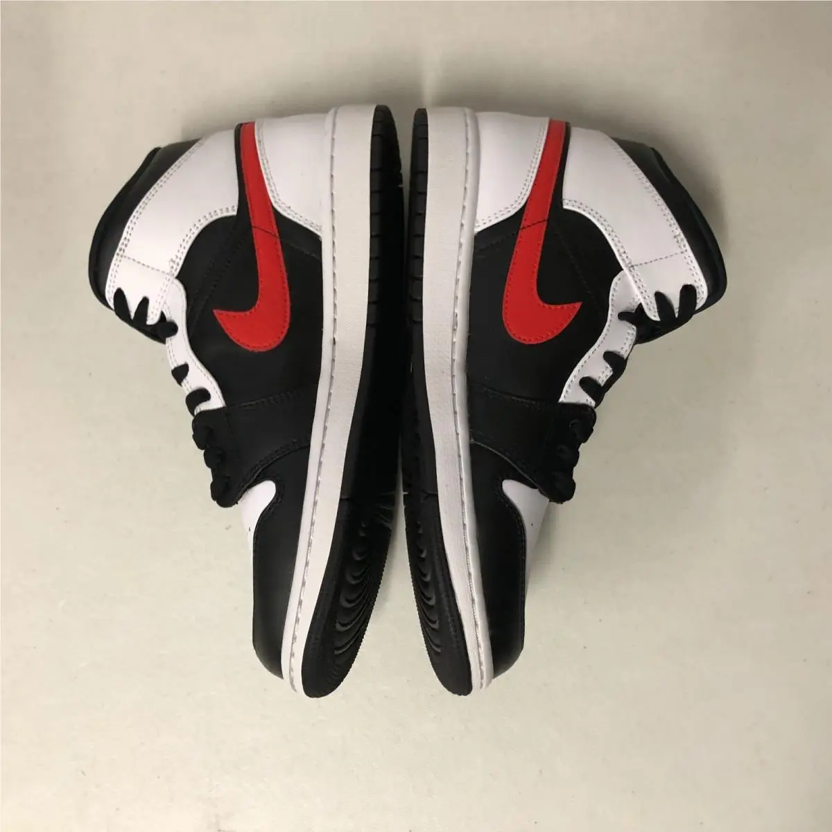 Nike shoes - Air Jordan 1 Mid - Air Mid - 554724-075 - Black/Chile Red-White (UPC: 194501095204) 2