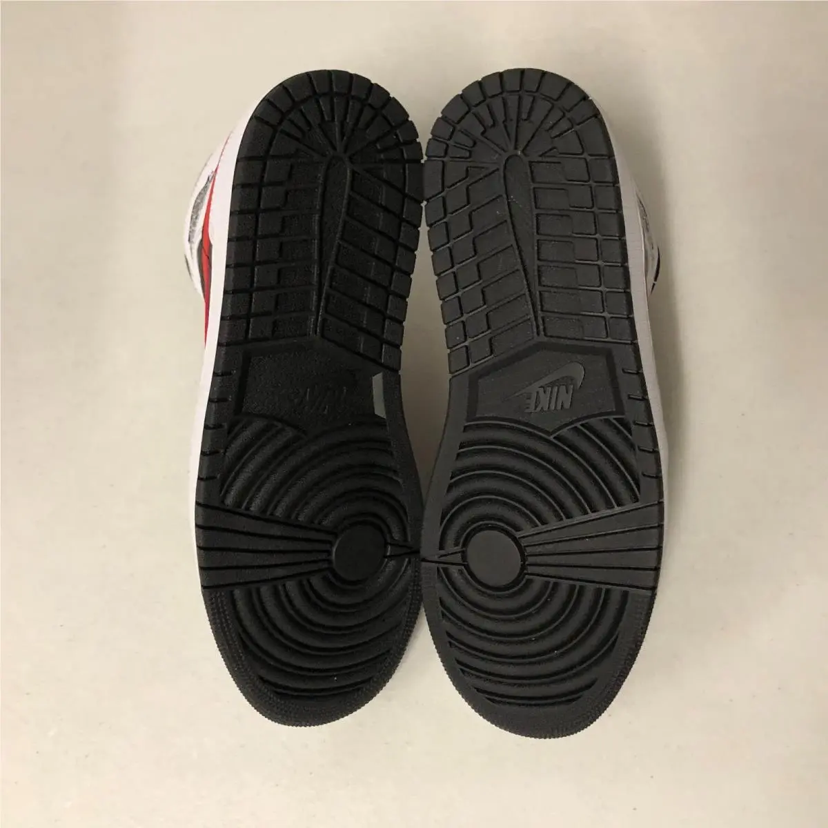 Nike shoes - Air Jordan 1 Mid - Air Mid - 554724-075 - Black/Chile Red-White (UPC: 194501095204) 4