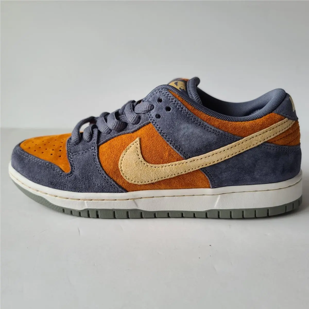 Nike SB Dunk Low Pro Light Carbon Monarch Orange HF3063-002 Men`s Size 7