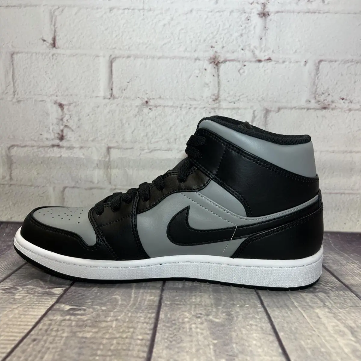 Nike shoes - Air Jordan 1 - Air - 554724-096 - Gray (UPC: 0195243826620) 1