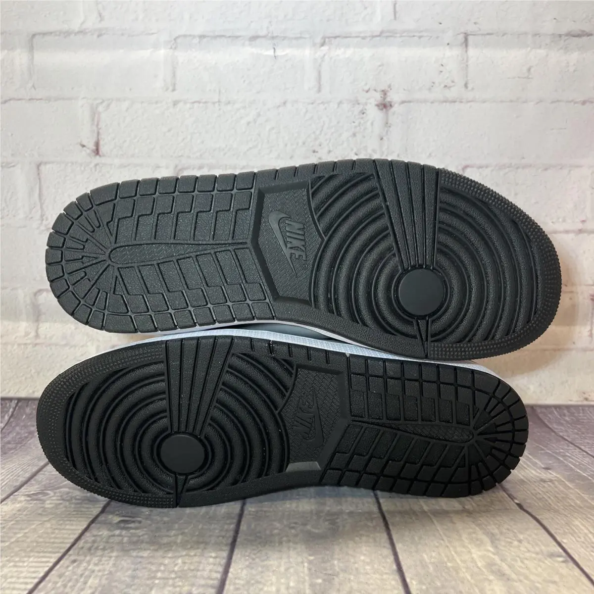 Nike shoes - Air Jordan 1 - Air - 554724-096 - Gray (UPC: 0195243826620) 6