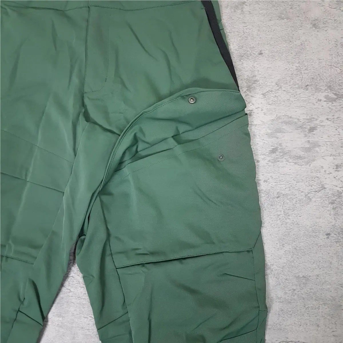 Nike clothing - NSW Tech Pack - NSW Tech Pack - DH2570 337 - Green 3