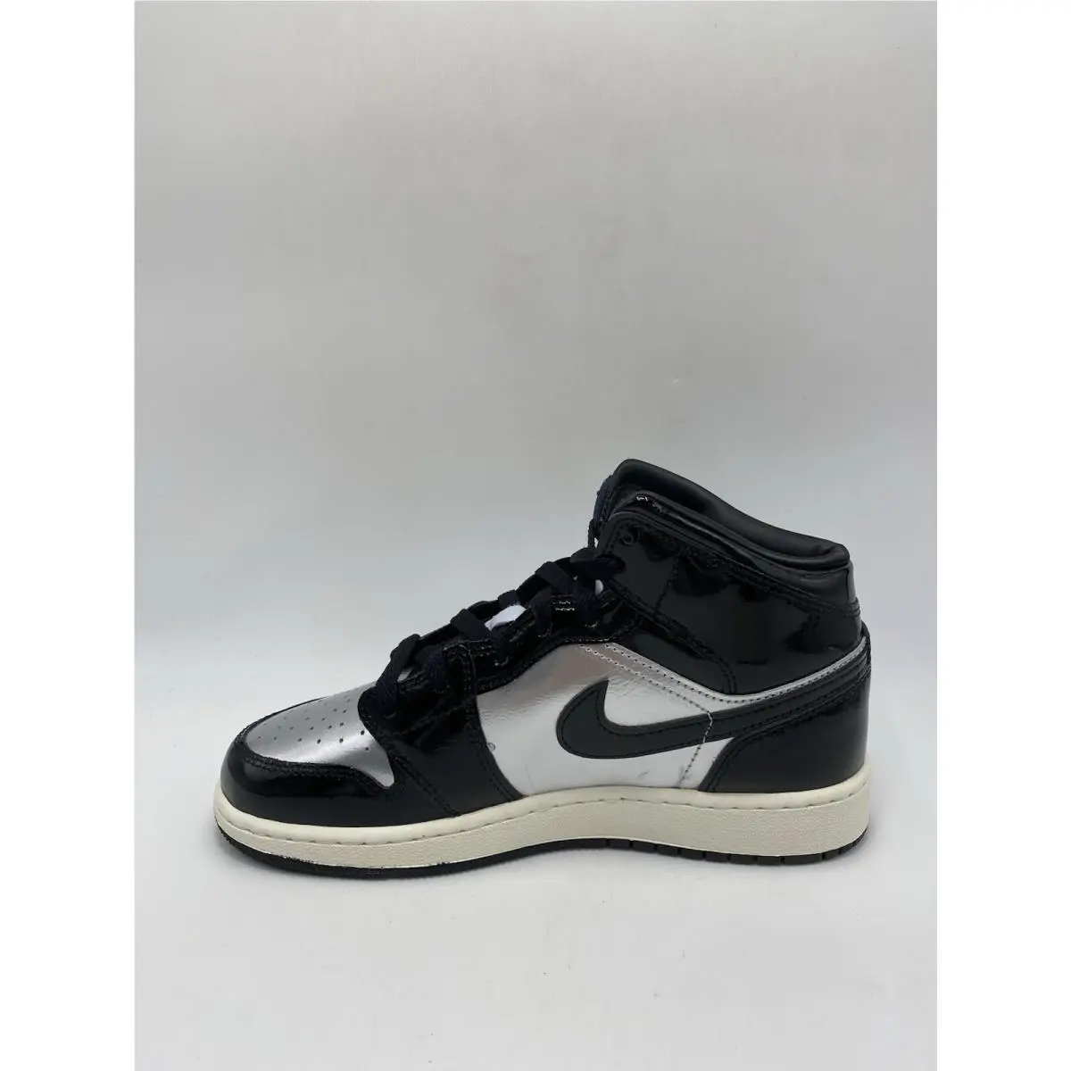 Nike shoes - Air Jordan 1 Mid SE - FZ3938 001 - Black/metallic Gold (UPC: 197600885646) 1