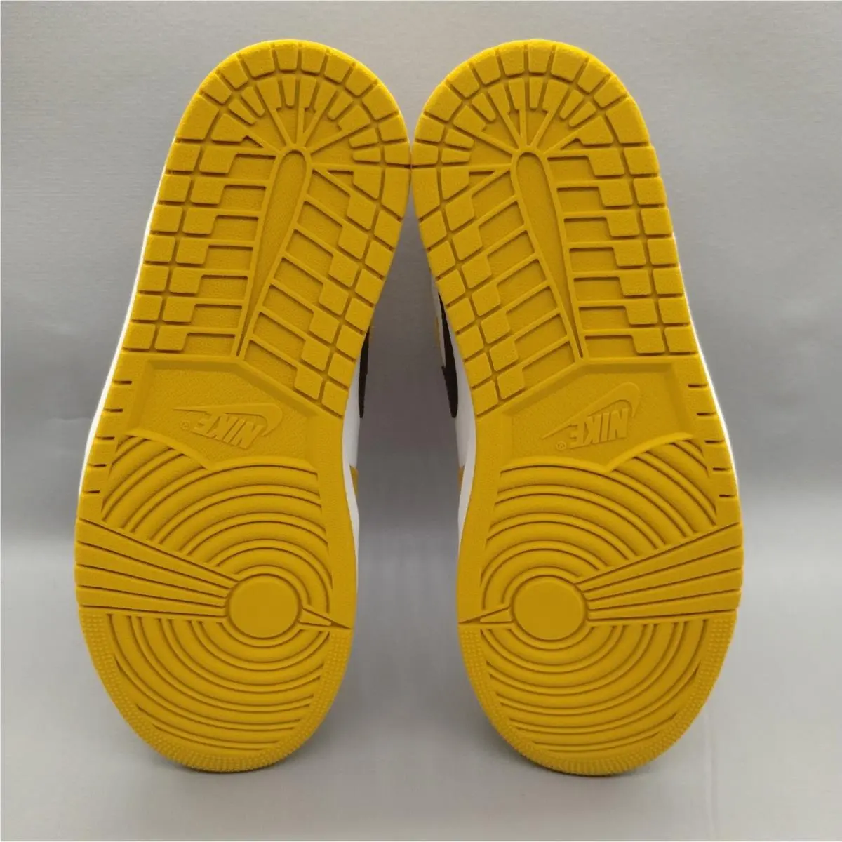 Nike shoes - Jordan 1 Retro High OG Yellow Ochre - DZ5485-701 - Yellow 4