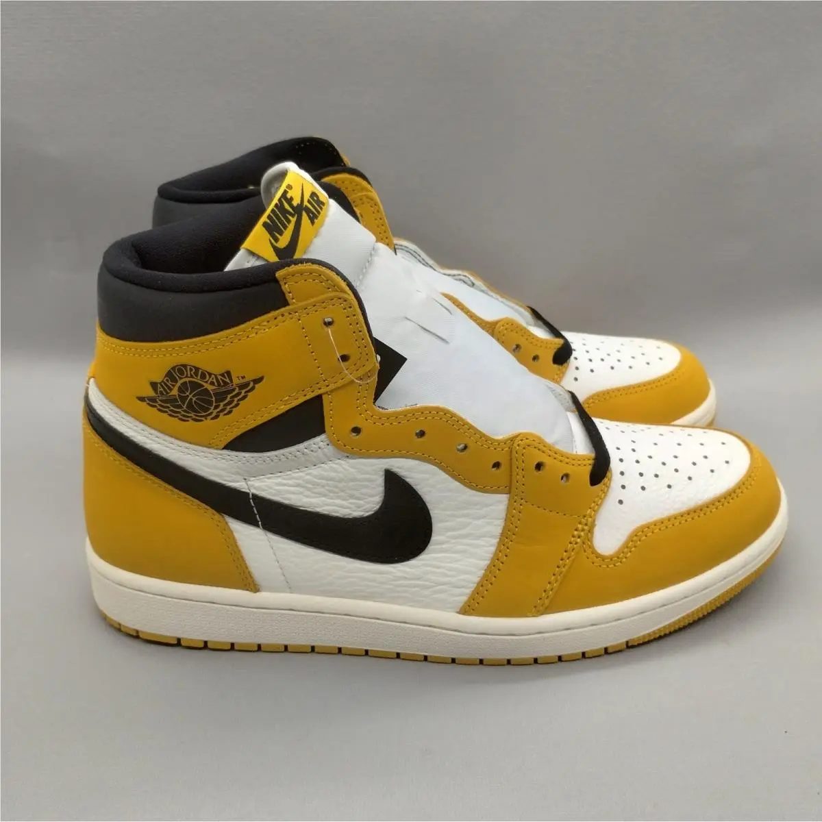 Nike Air Jordan 1 Retro High OG Yellow Ochre White Black DZ5485-701 Mens 9.5 - Yellow