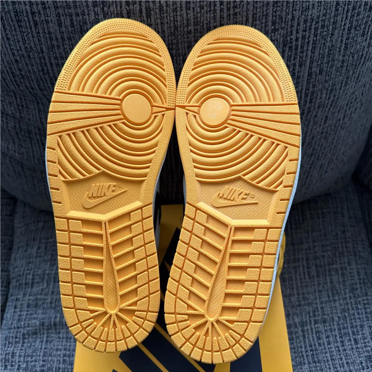 Nike shoes - Air Jordan 1 - Air - 555088-711 - Yellow 2