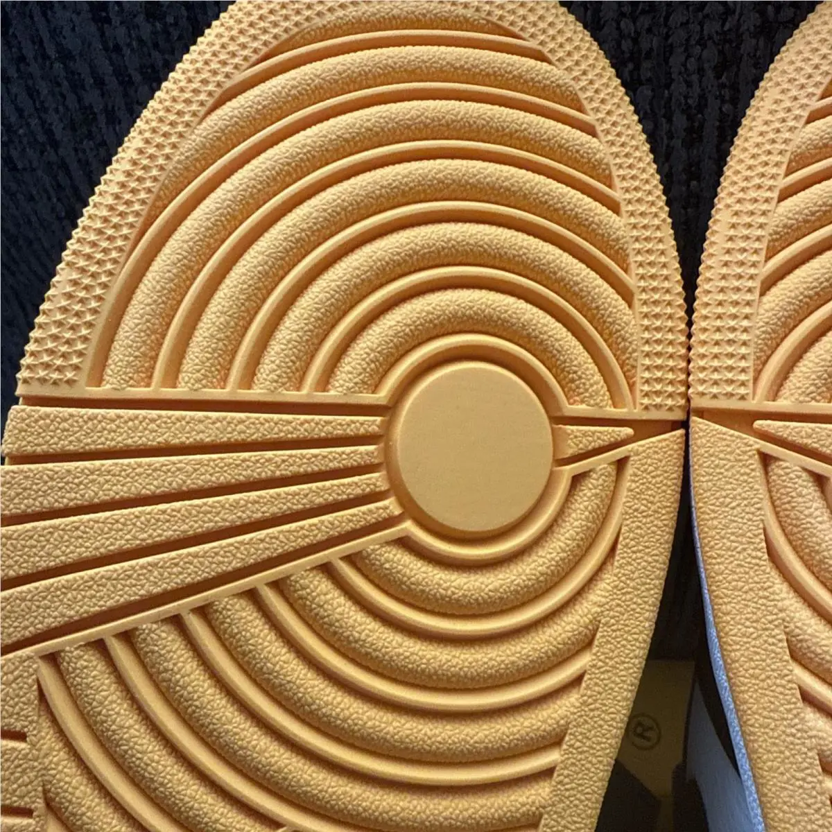 Nike shoes - Air Jordan 1 - Air - 555088-711 - Yellow 4
