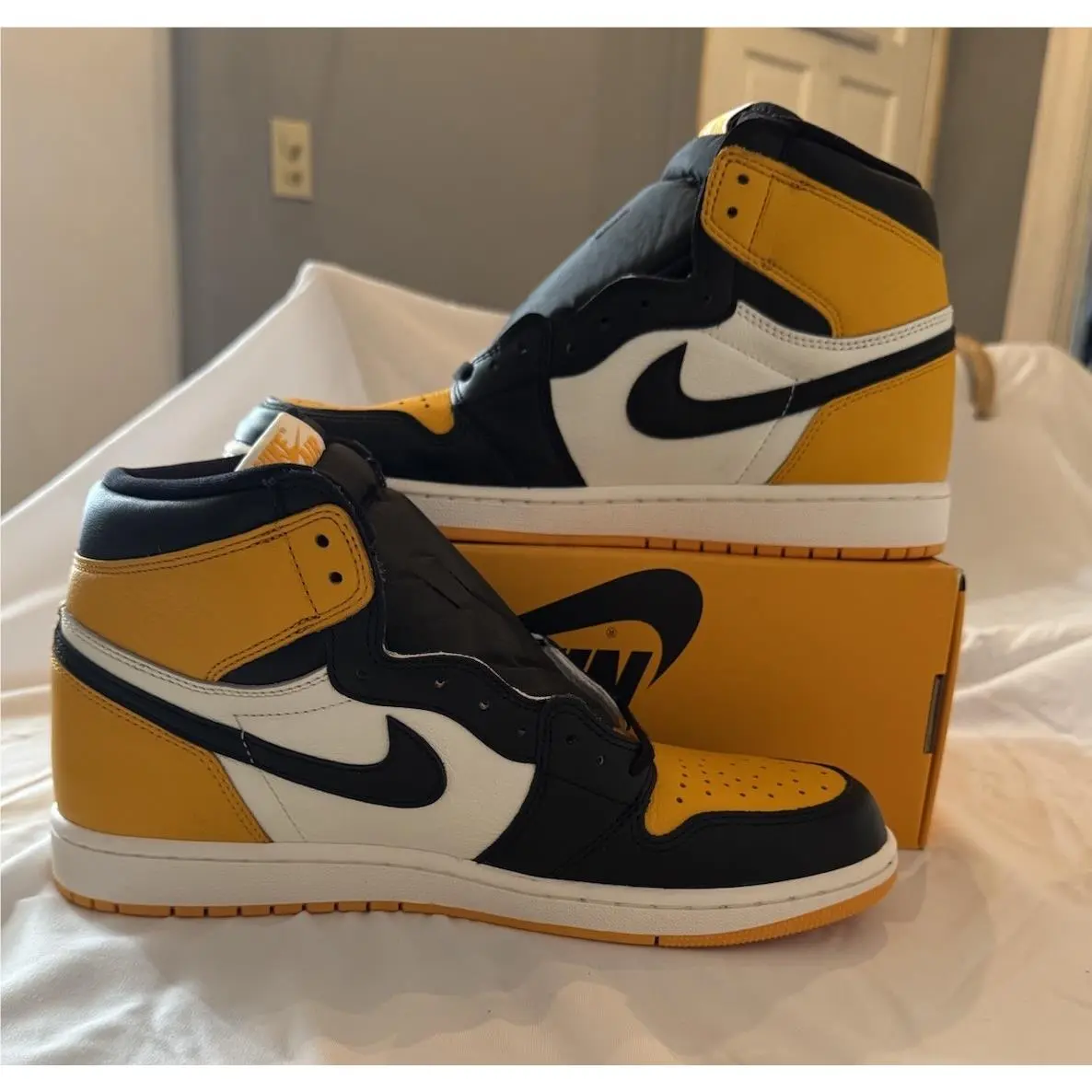 Nike Air Jordan 1 Retro High OG Taxi Yellow Toe Black 555088-711 Men`s Size 11