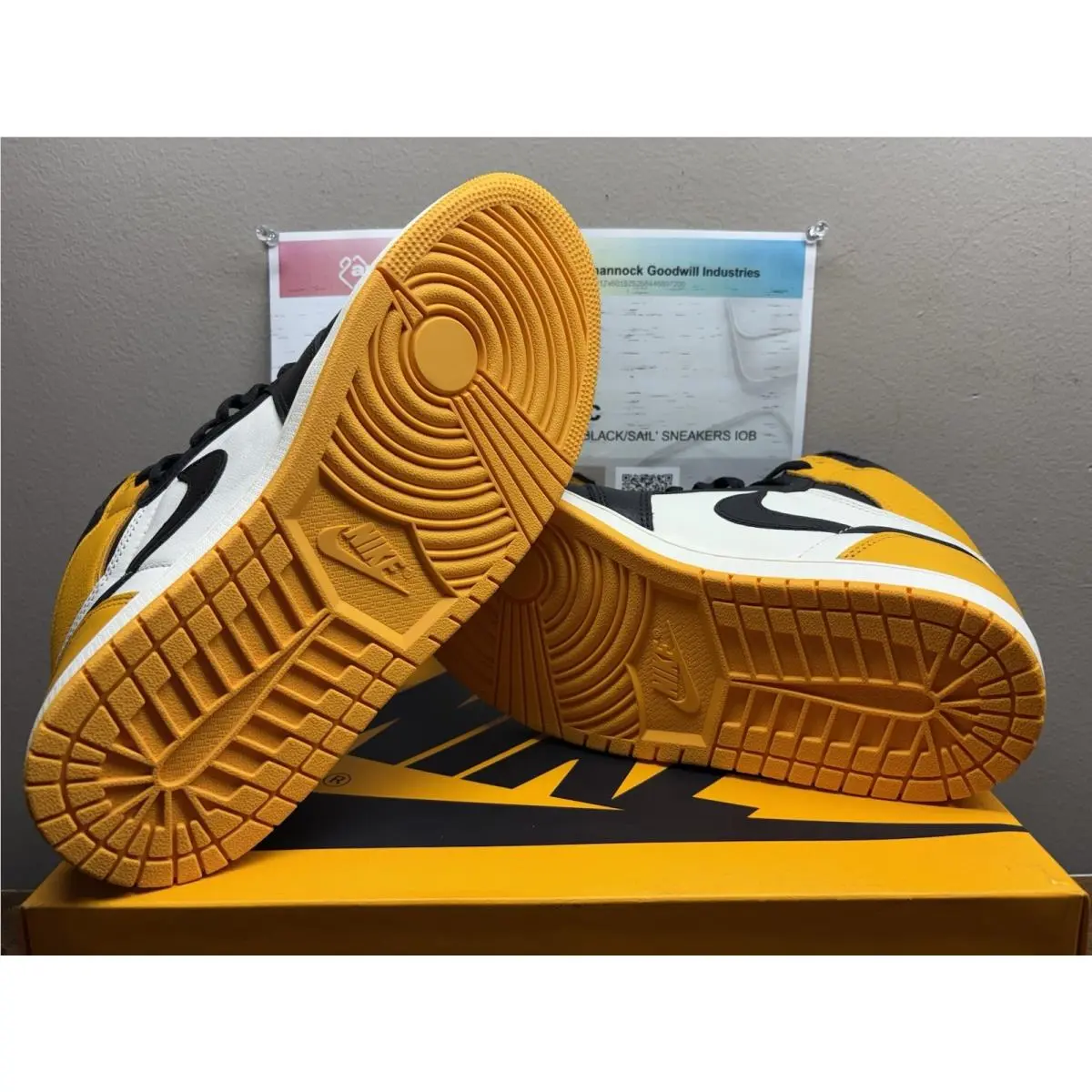 Nike shoes - Air Jordan 1 - Air - 555088-711 - Yellow 3