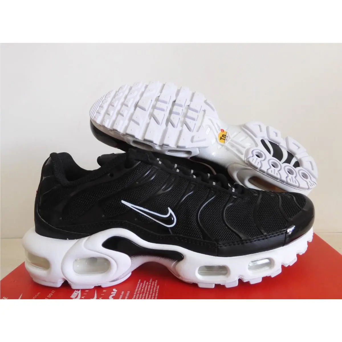 Nike Air Max Plus Black-black-white Womens Sz 6 DM2362-001 - Black