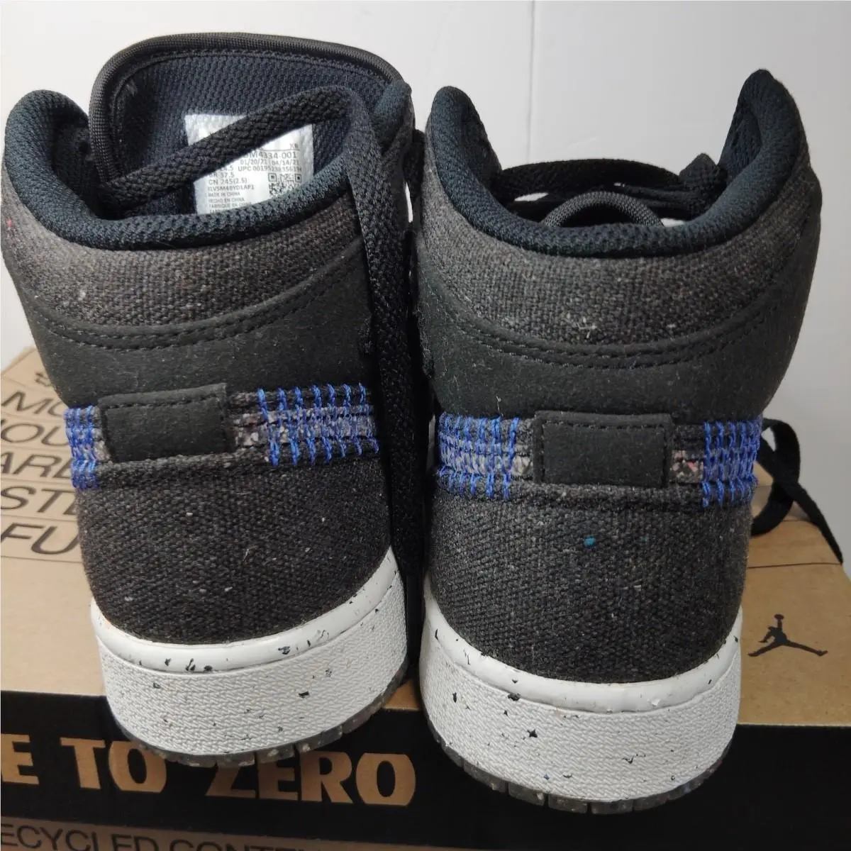 Nike shoes - Air Jordan 1 Mid SE - DM4334 001 - Black (UPC: 195238356194) 4
