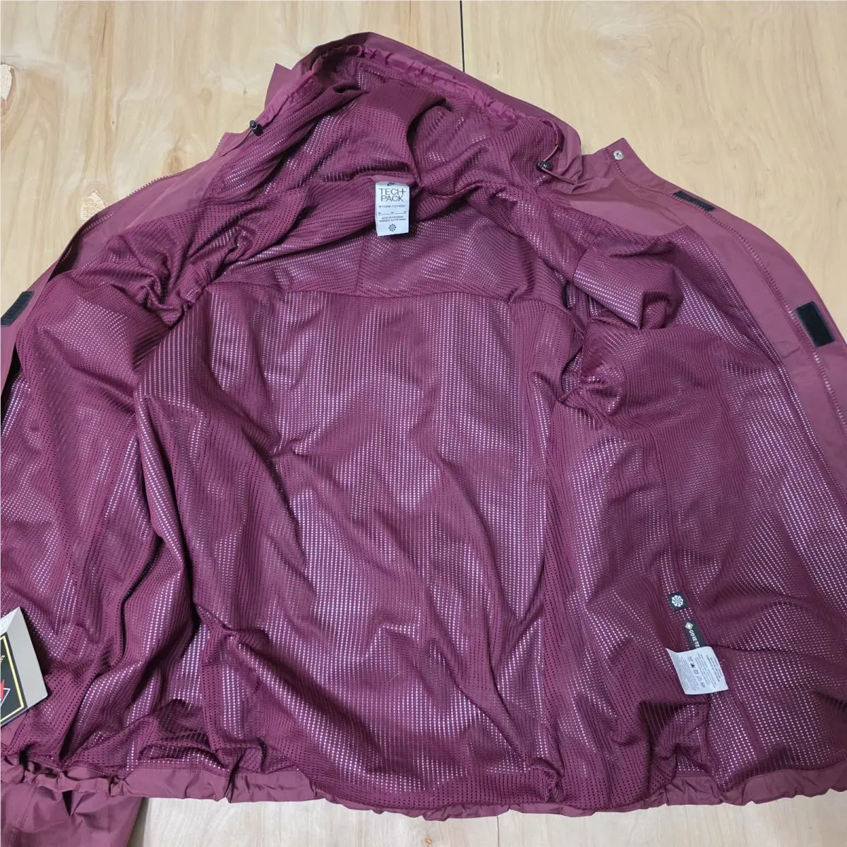 Nike clothing - Nike ACG - ACG - DQ4272-638 - Burgundy (UPC: 196150325930) 9