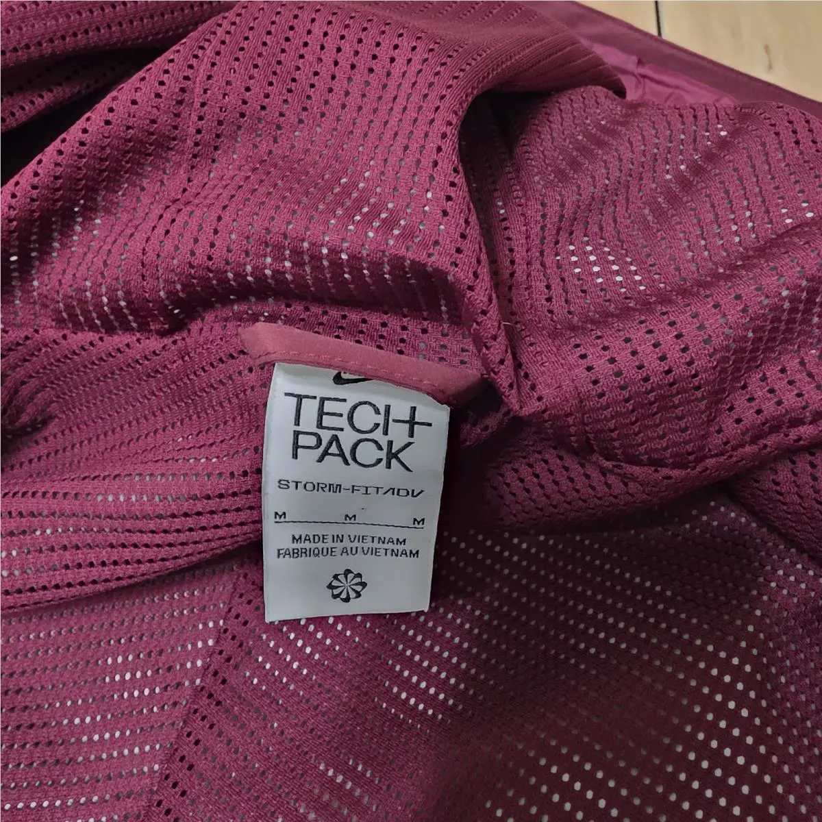 Nike clothing - Nike ACG - ACG - DQ4272-638 - Burgundy (UPC: 196150325930) 7