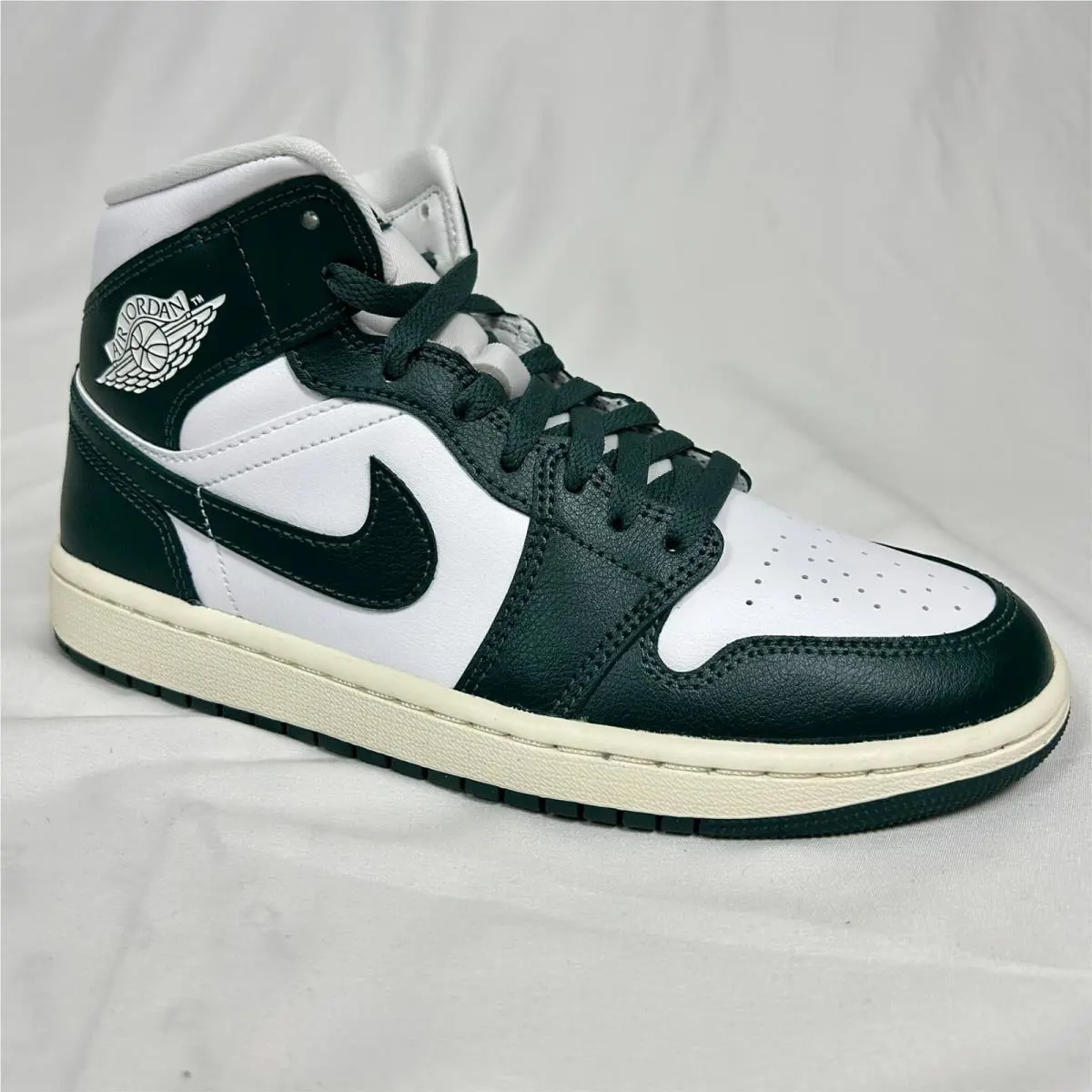 Nike shoes - Air Jordan 1 - Air - BQ6472-133 - Green 0