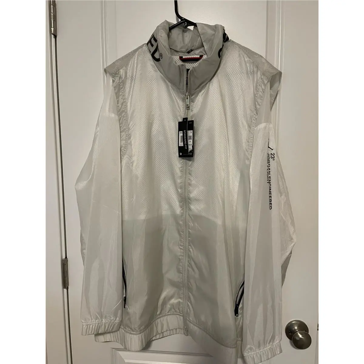Nike clothing - 23 Engineered - Engineered - AT9775-100 - White Black (UPC: 193146013864) 3
