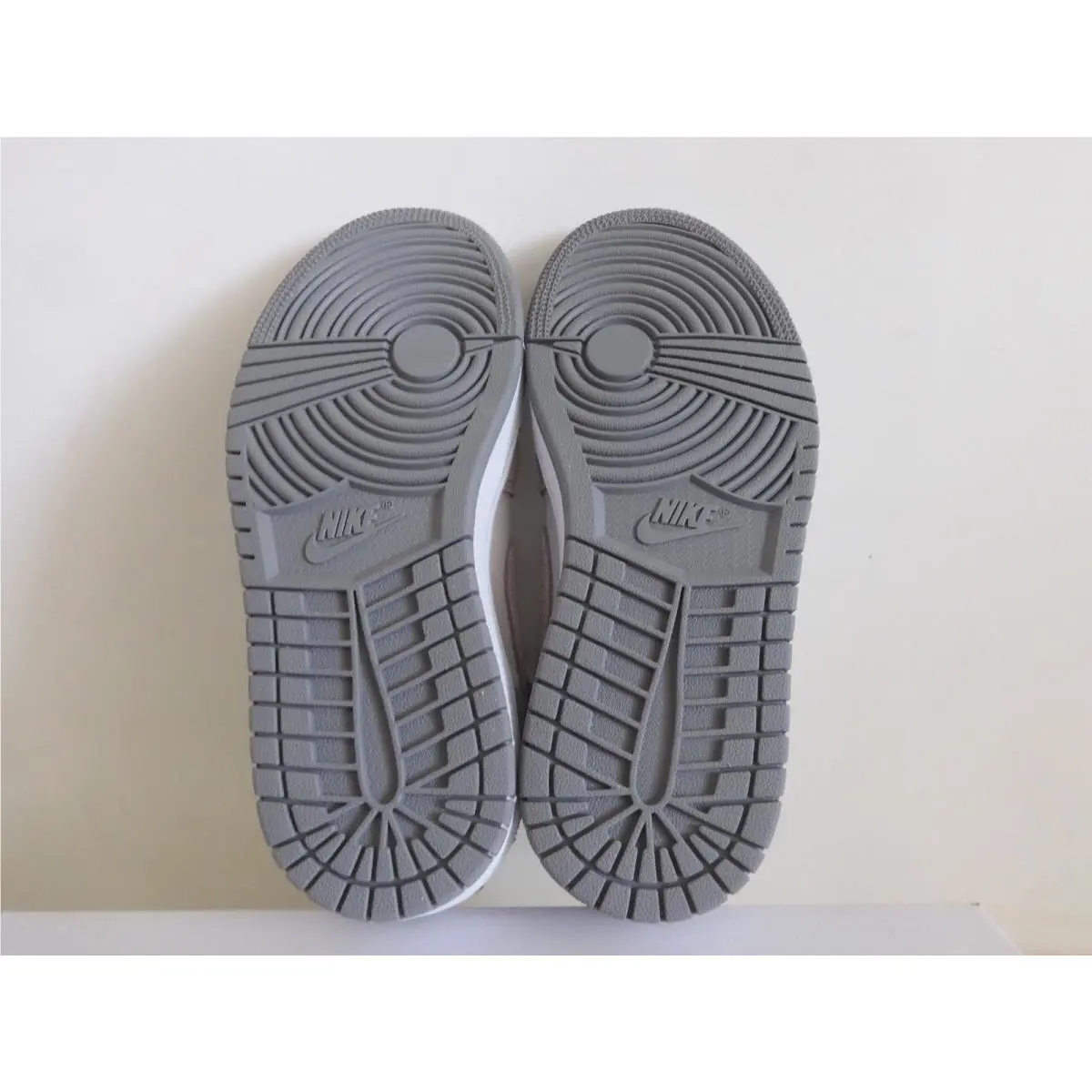 Nike shoes - Air Jordan 1 Mid SE - DO7139-002 - Gray 5